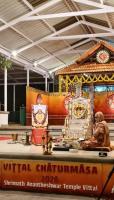 Shri Shiva Pujana by HH Swamiji; Picture courtesy Shri Jaikishan Kandlur