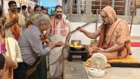 Teertha Vitarana; Picture courtesy Shri Jaikishan Kandlur