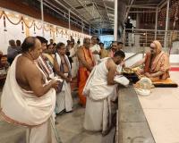 Teertha Vitarana; Picture courtesy Shri Jaikishan Kandlur