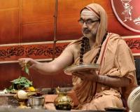 Shri Shiva Pujana by HH Swamiji; Picture Courtesy Shri Jaikishan Kandlur 
