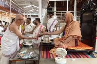Teertha Vitarana; Picture Courtesy Shri Jaikishan Kandlur