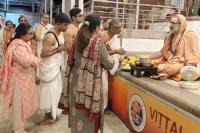 Teertha Vitarana; Picture Courtesy Shri Jaikishan Kandlur