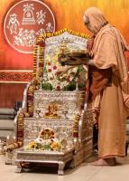 Shri Shiva Pujana by HHS wamiji; Picture Courtesy Shri Jaikishan Kandlur