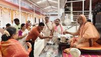 Teertha Vitarana; Picture Courtesy Shri Jaikishan Kandlur