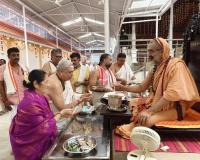 Teertha Vitarana; Picture Courtesy Shri Jaikishan Kandlur