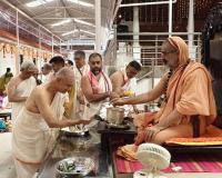 Teertha Vitarana; Picture Courtesy Shri Jaikishan Kandlur