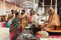 Teertha Vitarana; Picture Courtesy Shri Jaikishan Kandlur