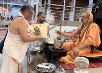 Teertha Vitarana; Picture Courtesy Shri Jaikishan Kandlur