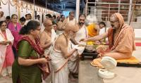 Teertha Vitarana; Picture Courtesy Shri Jaikishan Kandlur