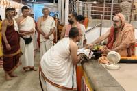Teertha Vitarana; Picture Courtesy Shri Jaikishan Kandlur