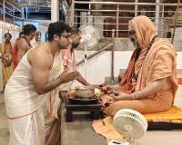 Teertha Vitarana; Picture Courtesy Shri Jaikishan Kandlur