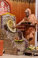 Shri Shiva Pujana by HH Swamiji; Picture Courtesy Shri Jaikishan Kandlur