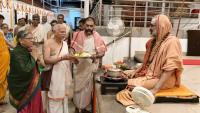 Teertha Vitarana; Picture Courtesy Shri Jaikishan Kandlur