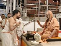 Teertha Vitarana; Picture Courtesy Shri Jaikishan Kandlur