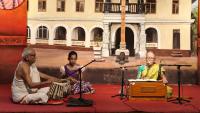 Bhajana Seva by Smt. Mangala Nadkarni; Picture Courtesy Shri Jaikishan Kandlur