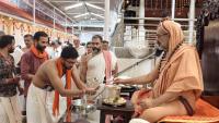 Teertha Vitarana; Picture Courtesy Shri Jaikishan Kandlur