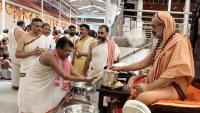Teertha Vitarana; Picture Courtesy Shri Jaikishan Kandlur