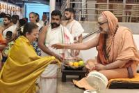 Teertha Vitarana; Picture Courtesy Shri Jaikishan Kandlur