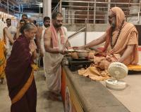 Teertha Vitarana; Picture Courtesy Shri Jaikishan Kandlur
