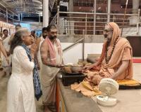 Teertha Vitarana; Picture Courtesy Shri Jaikishan Kandlur