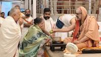 Teertha Vitarana; Picture Courtesy Shri Jaikishan Kandlur