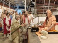Teertha Vitarana; Picture Courtesy Shri Jaikishan Kandlur