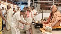 Teertha Vitarana; Picture Courtesy Shri Jaikishan Kandlur