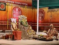 Shri Shiva Pujana by HH Swamiji; Picture Courtesy Shri Jaikishan Kandlur