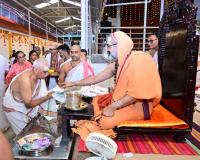 Teertha Vitarana; Picture Courtesy Shri Sadashiv Bana