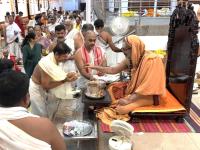 Teertha Vitarana; Picture Courtesy Shri Jaikishan Kandlur