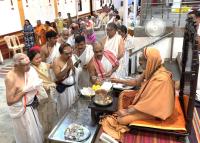 Teertha Vitarana; Picture Courtesy Shri Jaikishan Kandlur