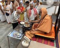 Teertha Vitarana; Picture Courtesy Shri Jaikishan Kandlur