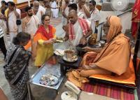 Teertha Vitarana; Picture Courtesy Shri Jaikishan Kandlur