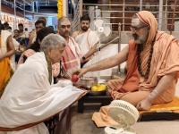 Teertha Vitarana; Picture Courtesy Shri Jaikishan Kandlur