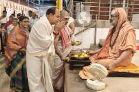 Teertha Vitarana; Picture Courtesy Shri Jaikishan Kandlur