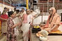 Teertha Vitarana; Picture Courtesy Shri Jaikishan Kandlur