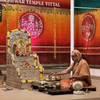 Shri Devi Pujana by HH Swamiji; Picture Courtesy Shri Jaikishan Kandlur