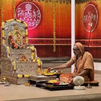 Shri Devi Pujana by HH Swamiji; Picture Courtesy Shri Jaikishan Kandlur