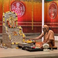 Shri Devi Pujana by HH Swamiji; Picture Courtesy Shri Jaikishan Kandlur