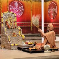Shri Devi Pujana by HH Swamiji; Picture Courtesy Shri Jaikishan Kandlur
