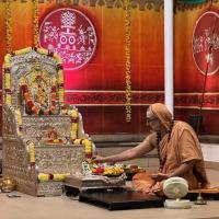 Shri Devi Pujana by HH Swamiji; Picture Courtesy Shri Jaikishan Kandlur