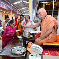 Teertha Vitarana; Picture Courtesy Shri Sadashiv Bana
