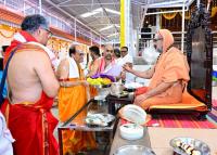 Teertha Vitarana; Picture Courtesy Shri Sadashiv Bana