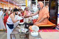 Memento distribution; Picture Courtesy Shri Sadashiv Bana
