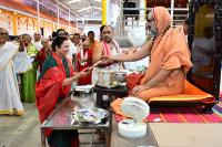 Memento distribution; Picture Courtesy Shri Sadashiv Bana