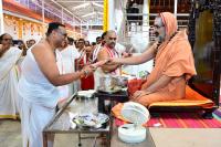 Memento distribution; Picture Courtesy Shri Sadashiv Bana