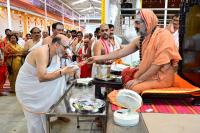 Memento distribution; Picture Courtesy Shri Sadashiv Bana