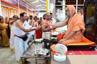 Memento distribution; Picture Courtesy Shri Sadashiv Bana
