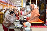 Memento distribution; Picture Courtesy Shri Sadashiv Bana