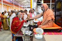 Memento distribution; Picture Courtesy Shri Sadashiv Bana